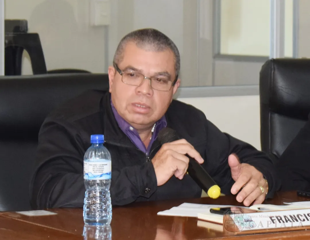 Se está trabajando para solucionar el problema de acumulación de agua sobre la calle Martín Tirado, informó el concejal López